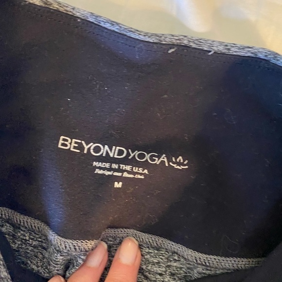 Beyond Yoga Women’s Space Dye Heathered Grey Leggings Size M Athletic Crop Tight - Picture 6 of 10